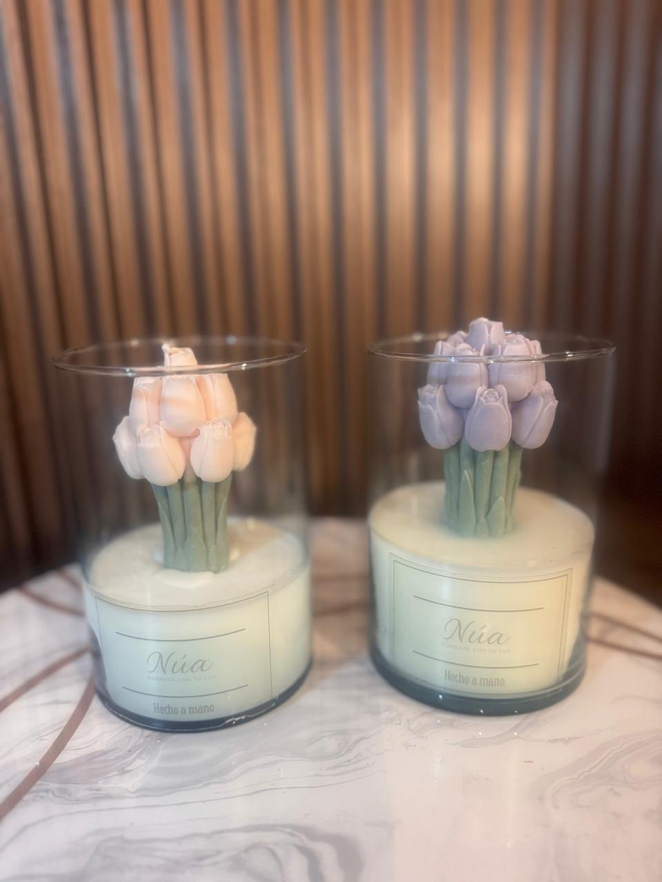 Tulipanes en vaso
